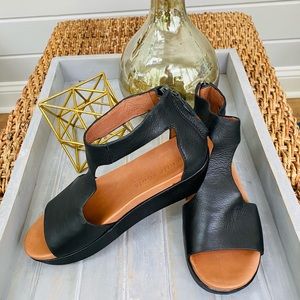 Gentle Souls by Kenneth Cole Sandal